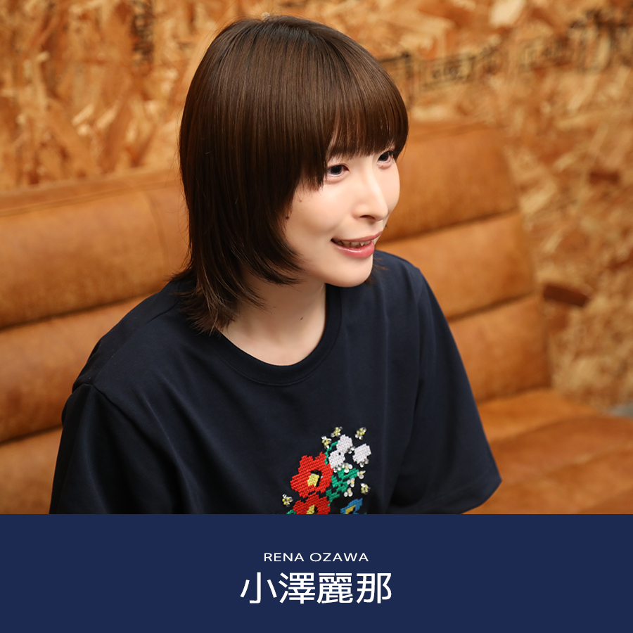 受注期間限定！小澤麗那コラボ企画！コラボプルオーバーパーカー